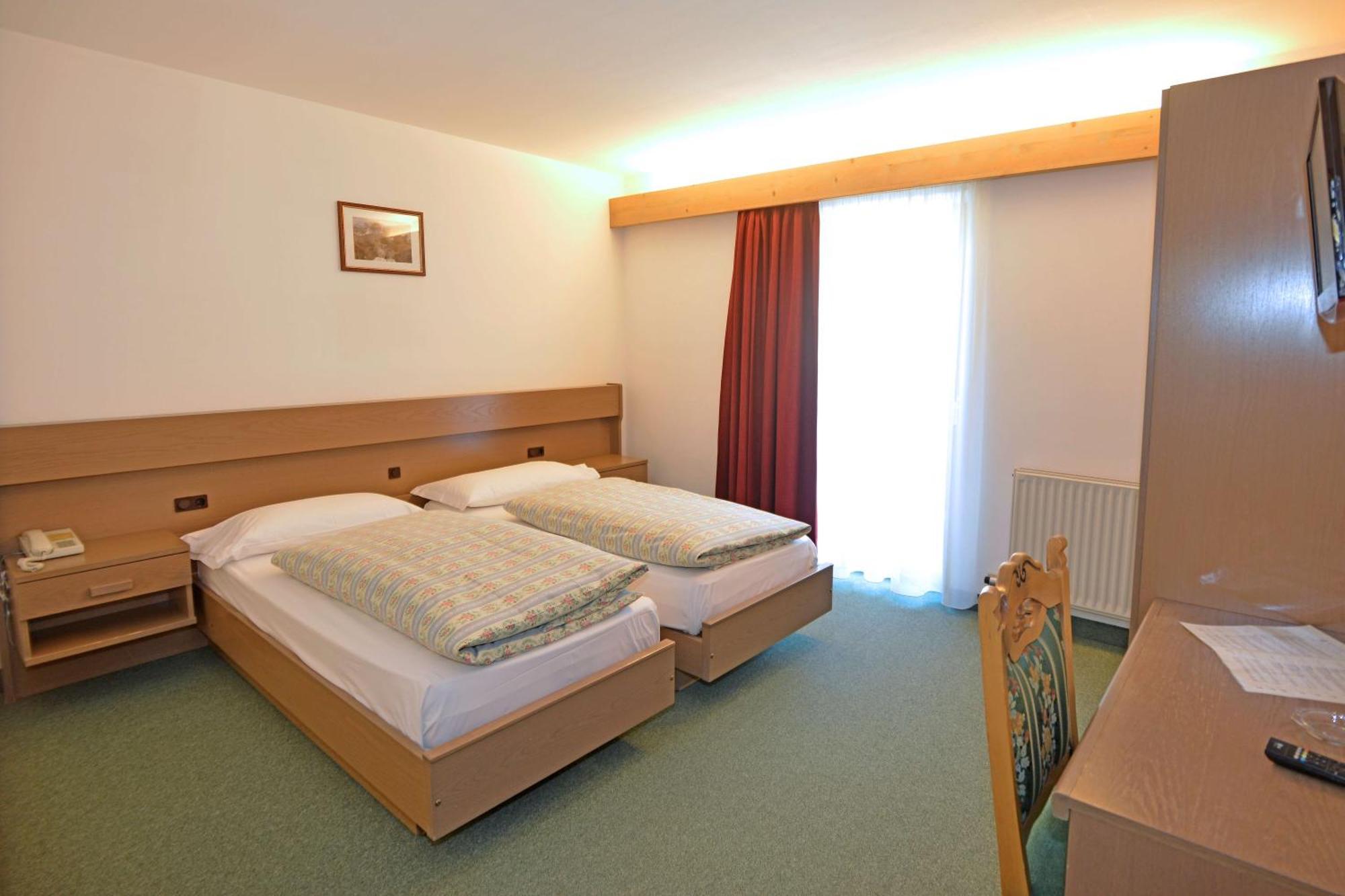 Wellness Hotel Dolomia Soraga Exterior foto